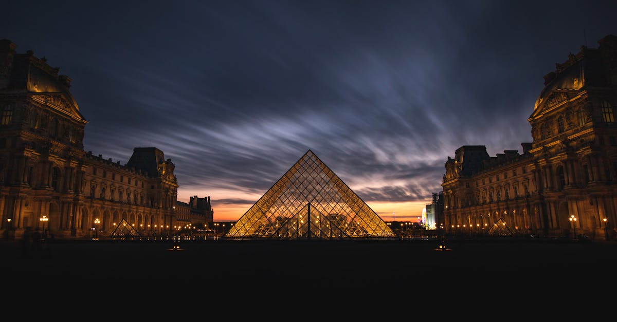 Navigating Insurance Policies for Emergency Glass Repairs